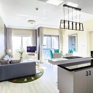 Elegant With Burj Khalifa View, Downtown دبي